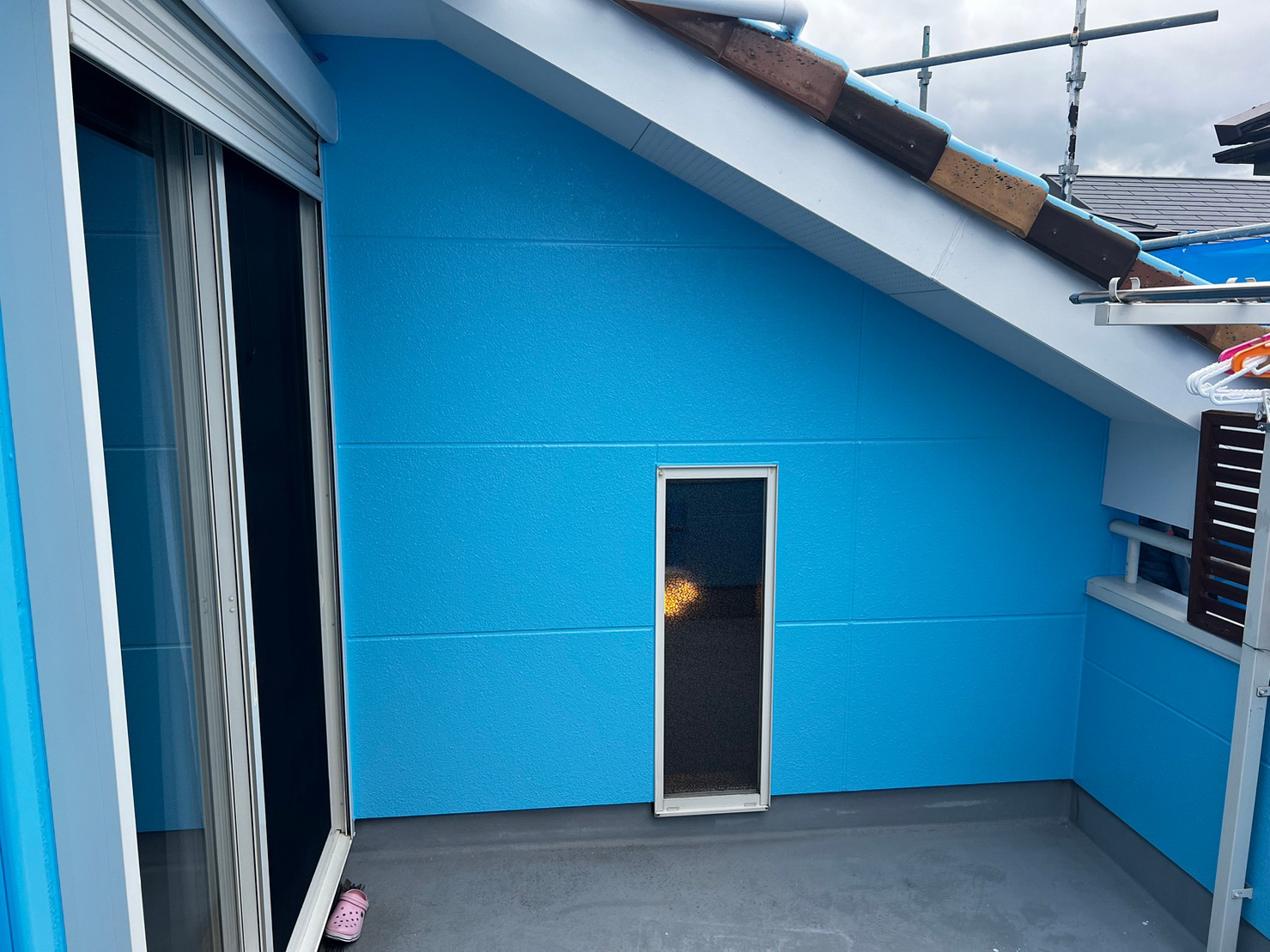 外壁塗装　屋根塗装　漆喰工事　外壁リフォーム　塗り替え