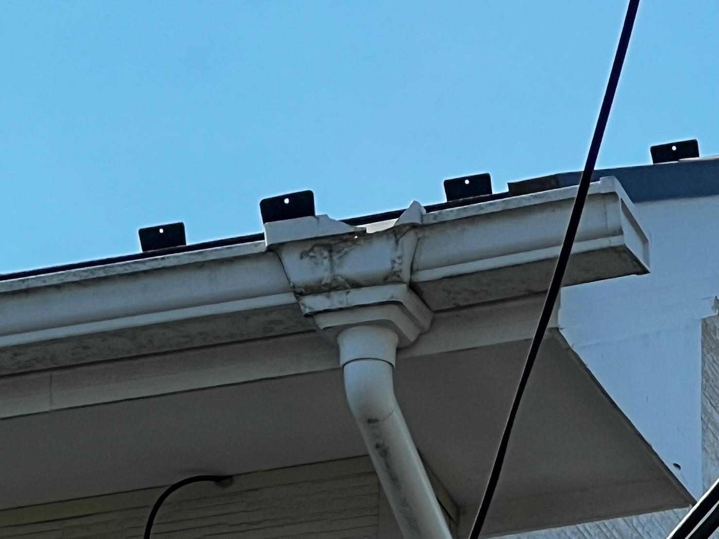 屋根　劣化　汚れ　屋根塗装　補修　塗り替え　雨樋　藻　苔　雨漏り　雨漏り点検